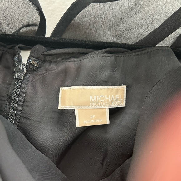 Michael michael kors dress, worn once , like brand new , size 4P - Picture 2 of 3